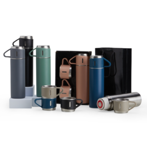 KIT GARRAFA TÉRMICA 450ML COM 2 CANECAS NO BERÇO ACOMPANHA SACOLA DE PAPEL GA174T Kit garrafa térmica